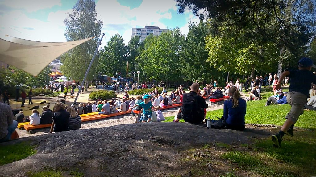 Elävä kaupunki luonnollisessa maailmassa